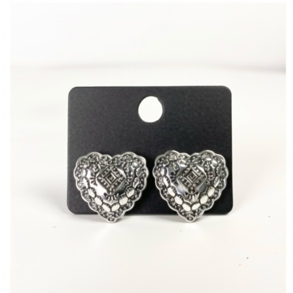 NEW Vintage style Heart stud Earrings Antique Silver color Boutique